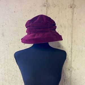 Red-magenta velvet hat with ruching